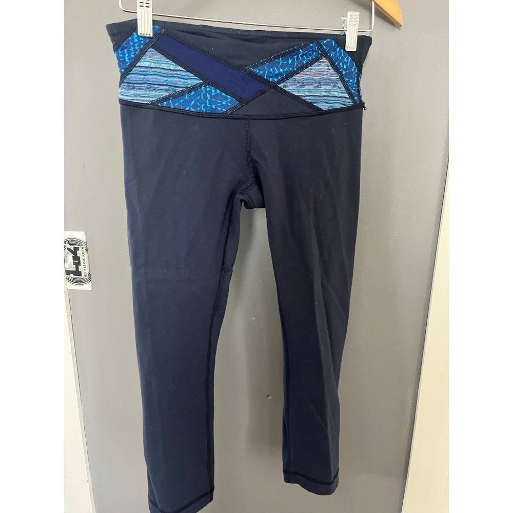 Lululemon size 6 crop capris black and blue